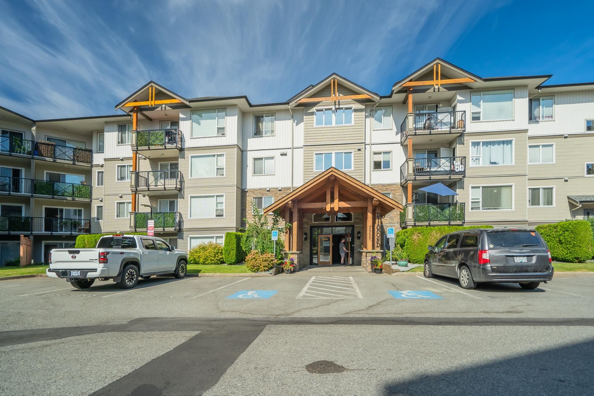 Apartment for sale in Abbotsford, Abbotsford, 202 2955 Diamond Crescent, 263119024 | Realtylink.org