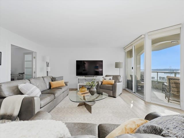 Apartment for sale in North Vancouver, North Vancouver, 209 168 Chadwick Court, 263119041 | Realtylink.org