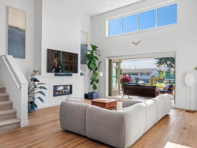 1/2 Duplex for sale in White Rock, South Surrey White Rock, 15541 Oxenham Avenue, 263119144 | Realtylink.org