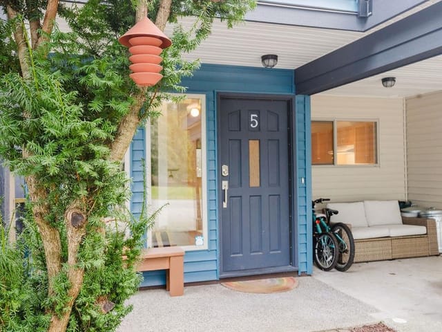 Townhouse for sale in Gibsons, Sunshine Coast, 5 623 Farnham Road, 263119248 | Realtylink.org