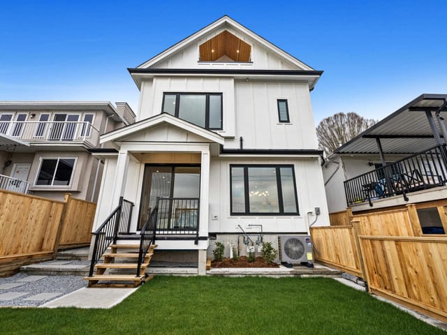 1/2 Duplex for sale in Vancouver, Vancouver East, 3156-2 E 8th Avenue, 263119613 | Realtylink.org