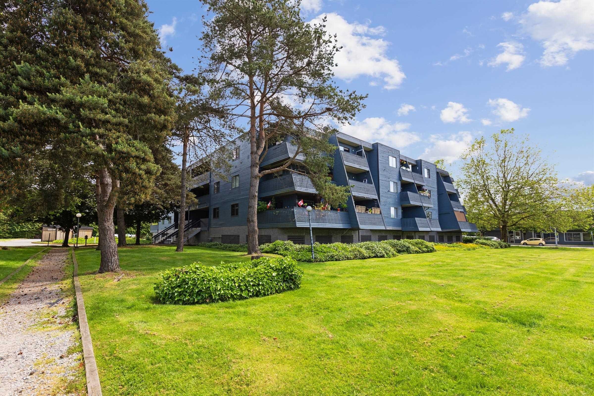 Apartment for sale in Surrey, Cloverdale, 212 17661 58a Avenue, 263119643 | Realtylink.org