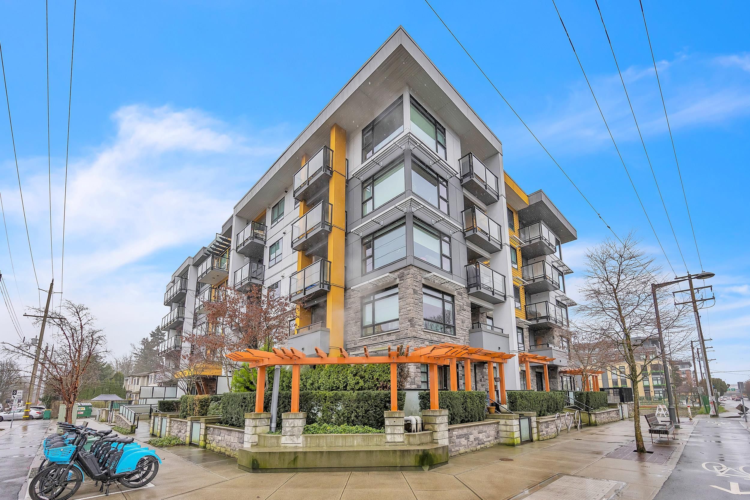 Apartment for sale in North Vancouver, North Vancouver, 209 1519 Crown Street, 263119733 | Realtylink.org