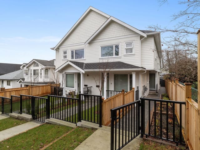 1/2 Duplex for sale in Vancouver, Vancouver East, 2055 E 4th Avenue, 263119750 | Realtylink.org