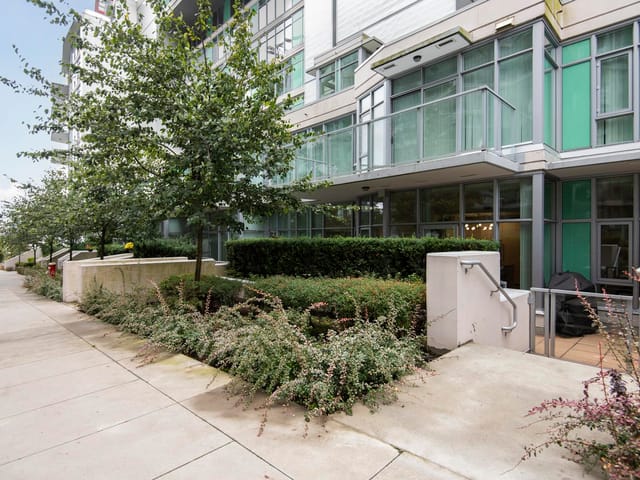 Apartment for sale in North Vancouver, North Vancouver, 112 185 Victory Ship Way, 263119913 | Realtylink.org