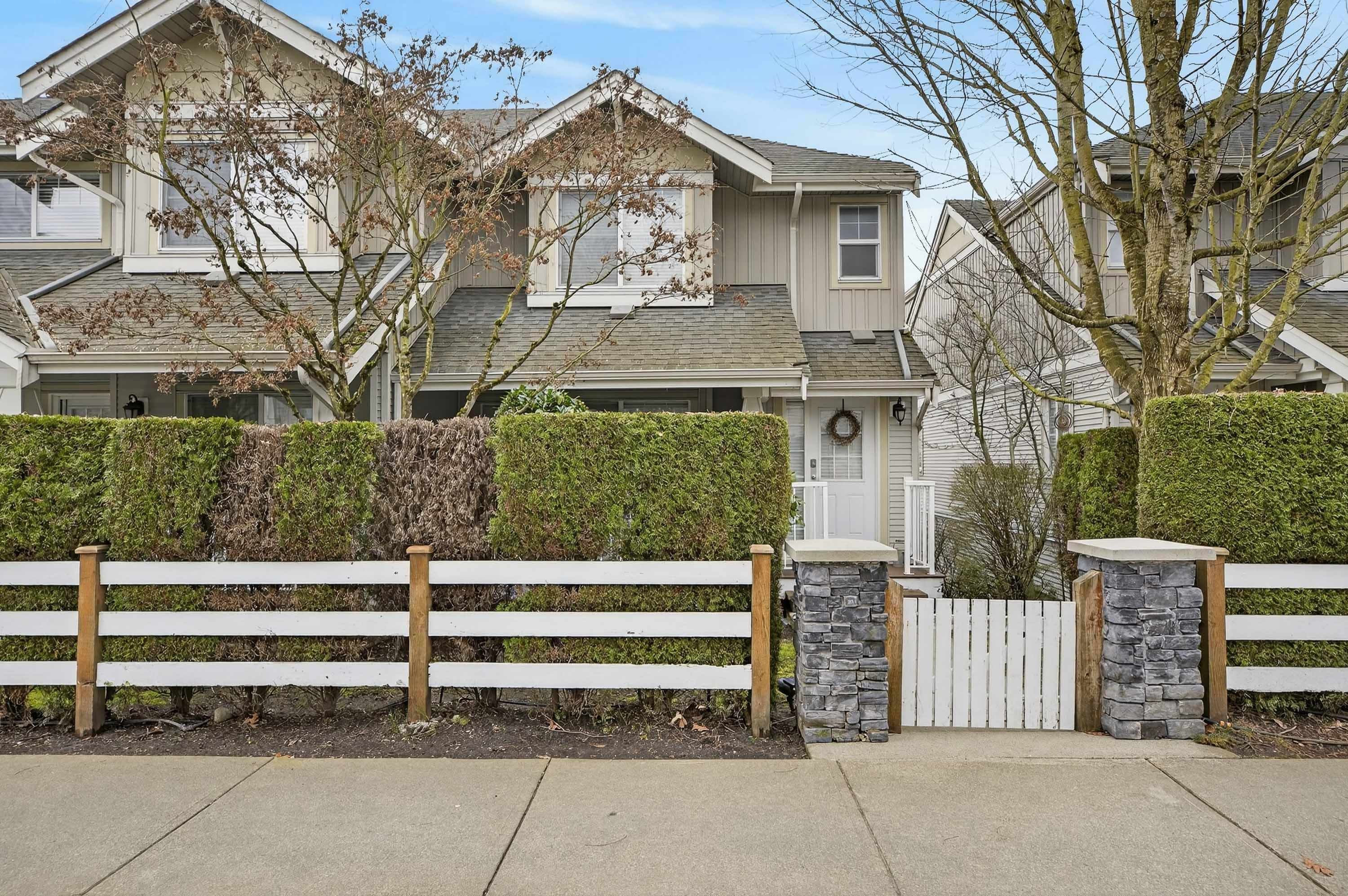 Townhouse for sale in Surrey, Cloverdale, 13 6568 193b Street, 263120075 | Realtylink.org