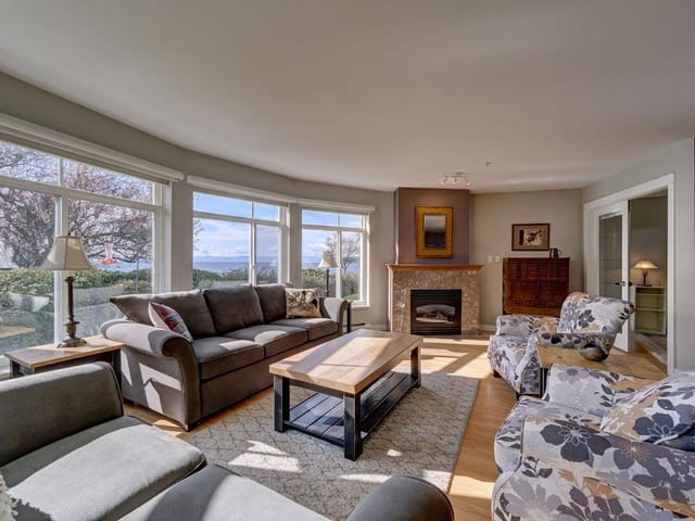 Apartment for sale in Sechelt, Sunshine Coast, 103 5470 Inlet Avenue, 263120116 | Realtylink.org