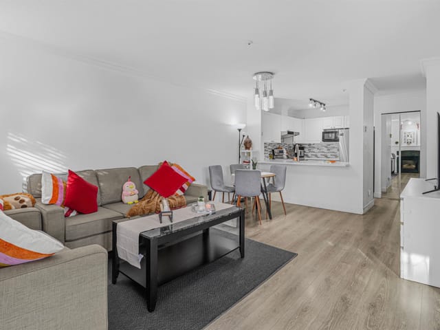 Apartment for sale in Surrey, Surrey, 411 13733 74 Avenue, 263120144 | Realtylink.org