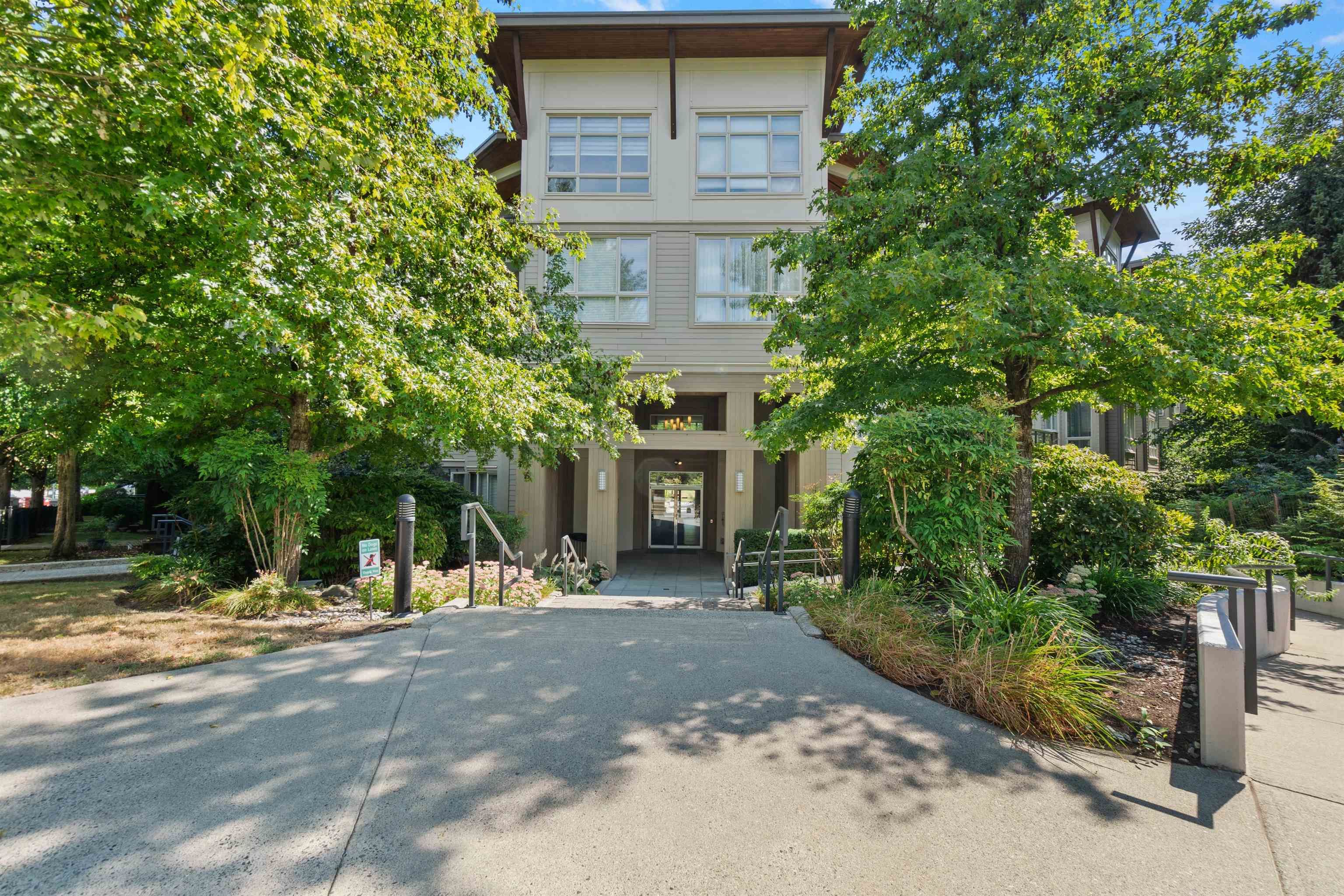 Apartment for sale in Surrey, South Surrey White Rock, 421 15918 26 Avenue, 263120491 | Realtylink.org