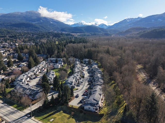 Townhouse for sale in Squamish, Squamish, 14 39920 Government Road, 263121024 | Realtylink.org