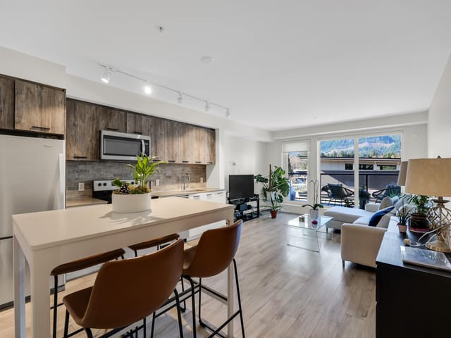 Apartment for sale in Squamish, Squamish, 305 38013 Third Avenue, 263121088 | Realtylink.org