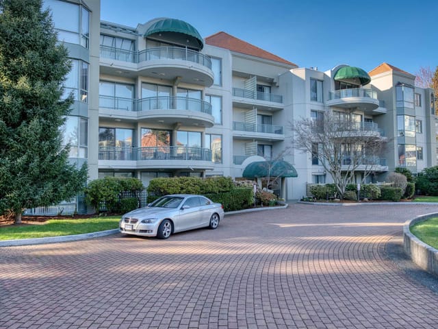 Apartment for sale in Surrey, South Surrey White Rock, 202 1745 Martin Drive, 263121200 | Realtylink.org