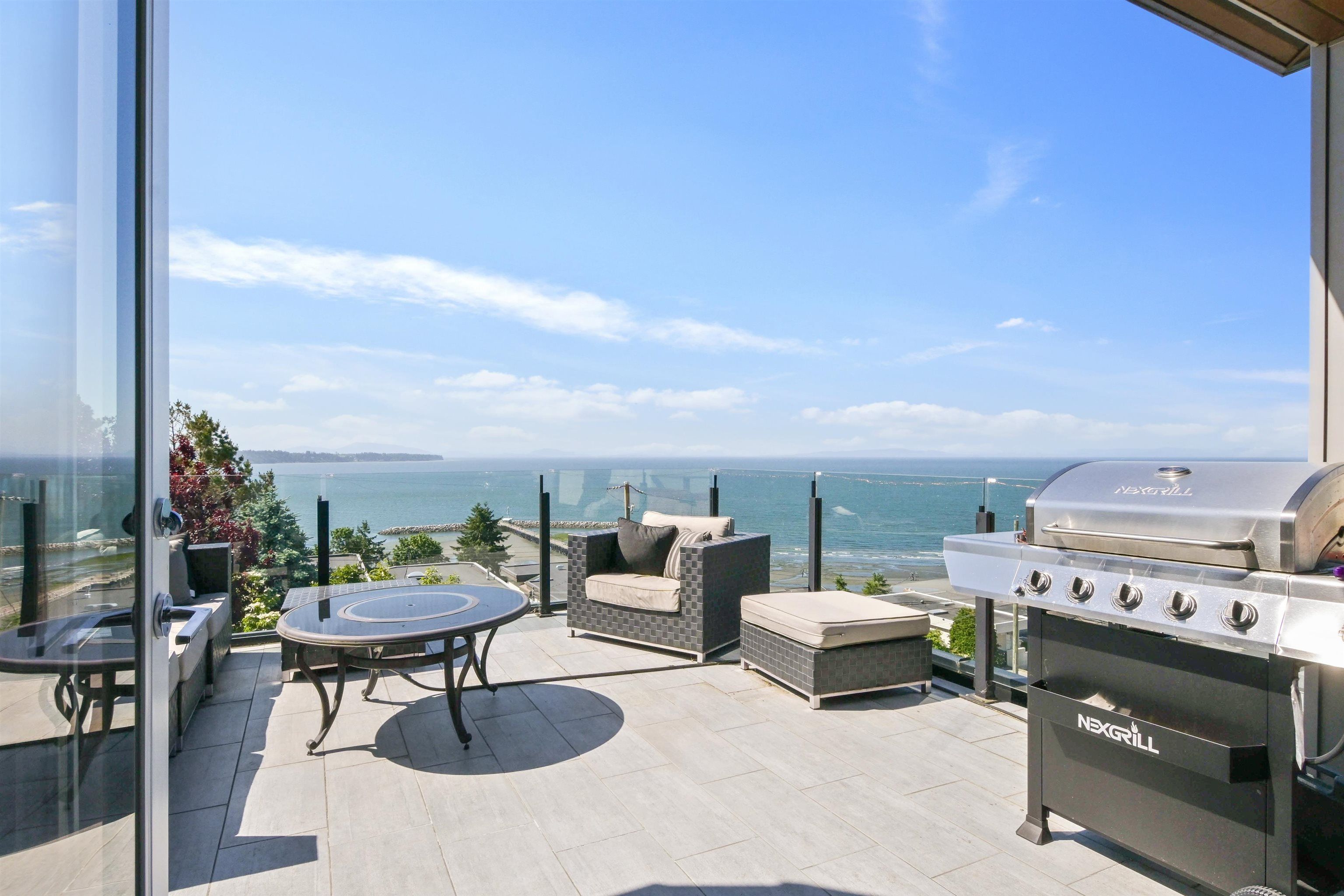 House for sale in White Rock, South Surrey White Rock, 15095 Royal Avenue, 263121562 | Realtylink.org