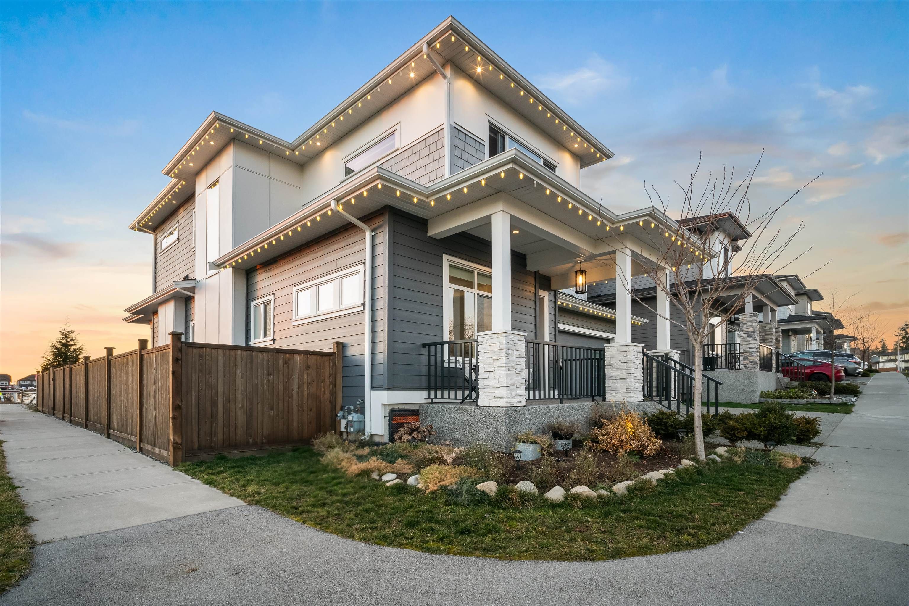 House for sale in Surrey, South Surrey White Rock, 2055 167a St, 263122033 | Realtylink.org