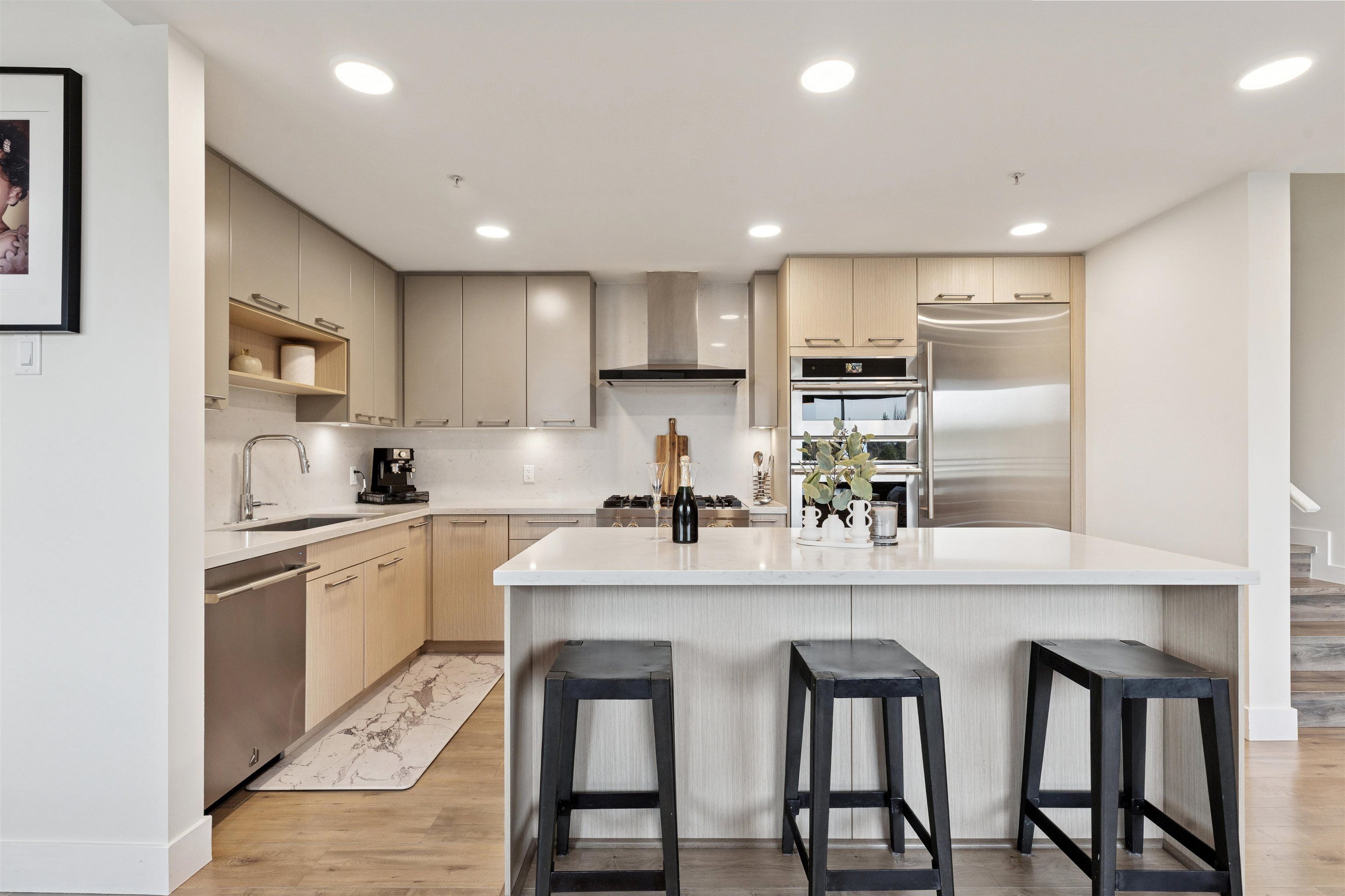 Apartment for sale in White Rock, South Surrey White Rock, 501 14022 North Bluff Road, 263122066 | Realtylink.org