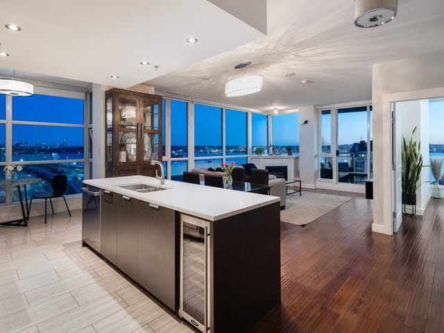 Apartment for sale in North Vancouver, North Vancouver, 1603 188 E Esplanade Street, 263122153 | Realtylink.org