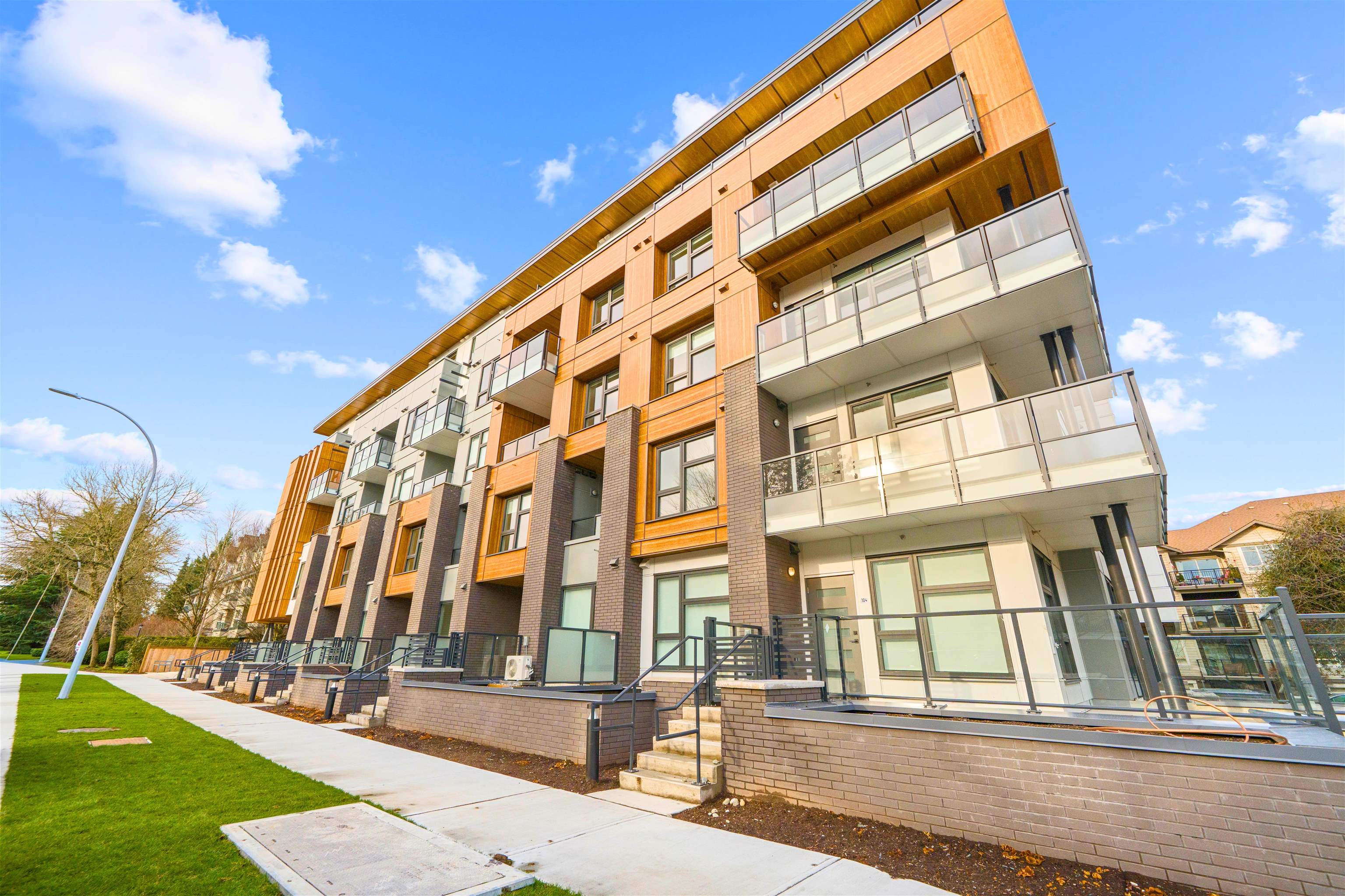 Apartment for sale in Surrey, South Surrey White Rock, 101 15353 17 Avenue, 263122505 | Realtylink.org