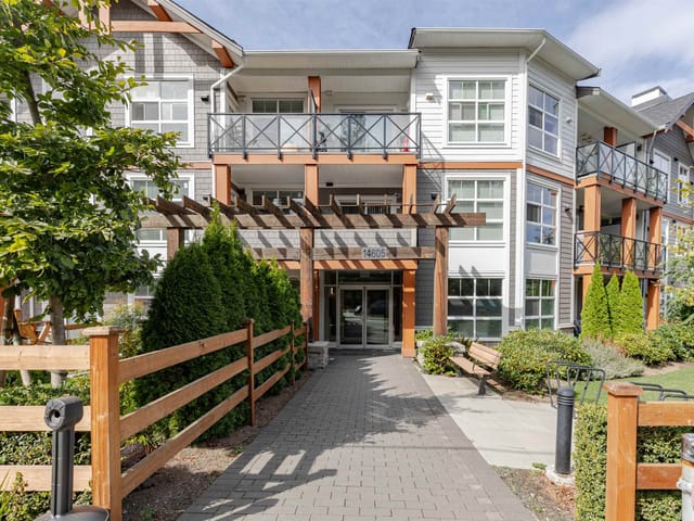 Apartment for sale in Surrey, South Surrey White Rock, 303 14605 McDougall Drive, 263122919 | Realtylink.org