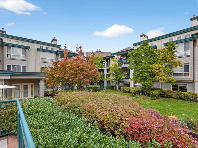 Apartment for sale in Surrey, Cloverdale, 322 19528 Fraser Highway, 263122928 | Realtylink.org