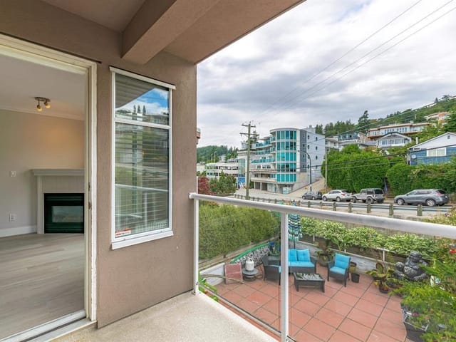 Apartment for sale in White Rock, South Surrey White Rock, 310 14965 Marine Drive, 263122940 | Realtylink.org