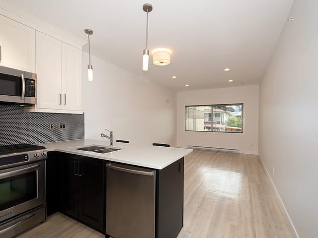 Apartment for rent in Burnaby, Burnaby North, 203 4548 Hastings Street, 263123358 | Realtylink.org