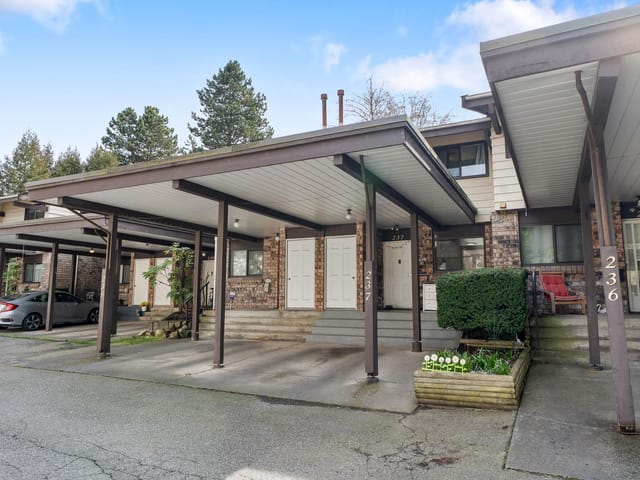 Townhouse for sale in Surrey, Surrey, 237 7447 140 Street, 263123992 | Realtylink.org