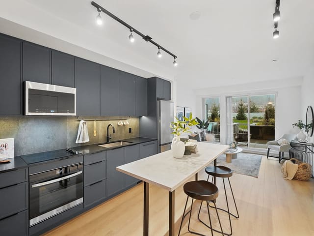 Apartment for sale in Port Moody, Port Moody, 205 3055 Murray Street, 263124089 | Realtylink.org