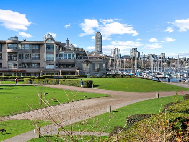 Apartment for sale in Vancouver, Vancouver West, 210 1859 Spyglass Place, 263124622 | Realtylink.org