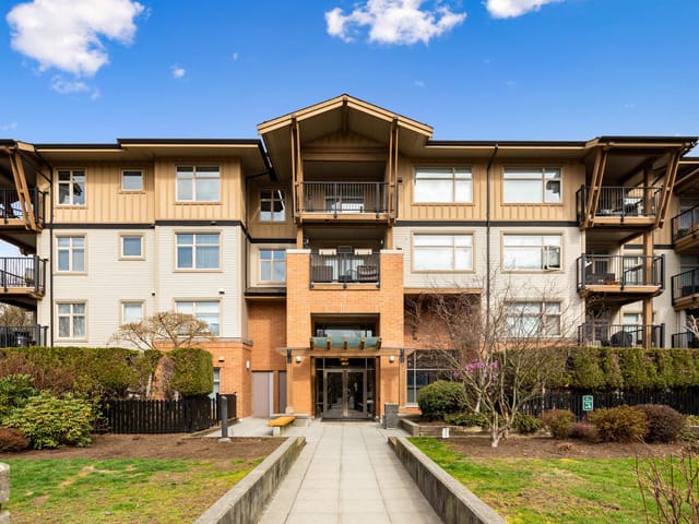 Apartment for sale in Port Moody, Port Moody, 408 300 Klahanie Drive, 263124627 | Realtylink.org