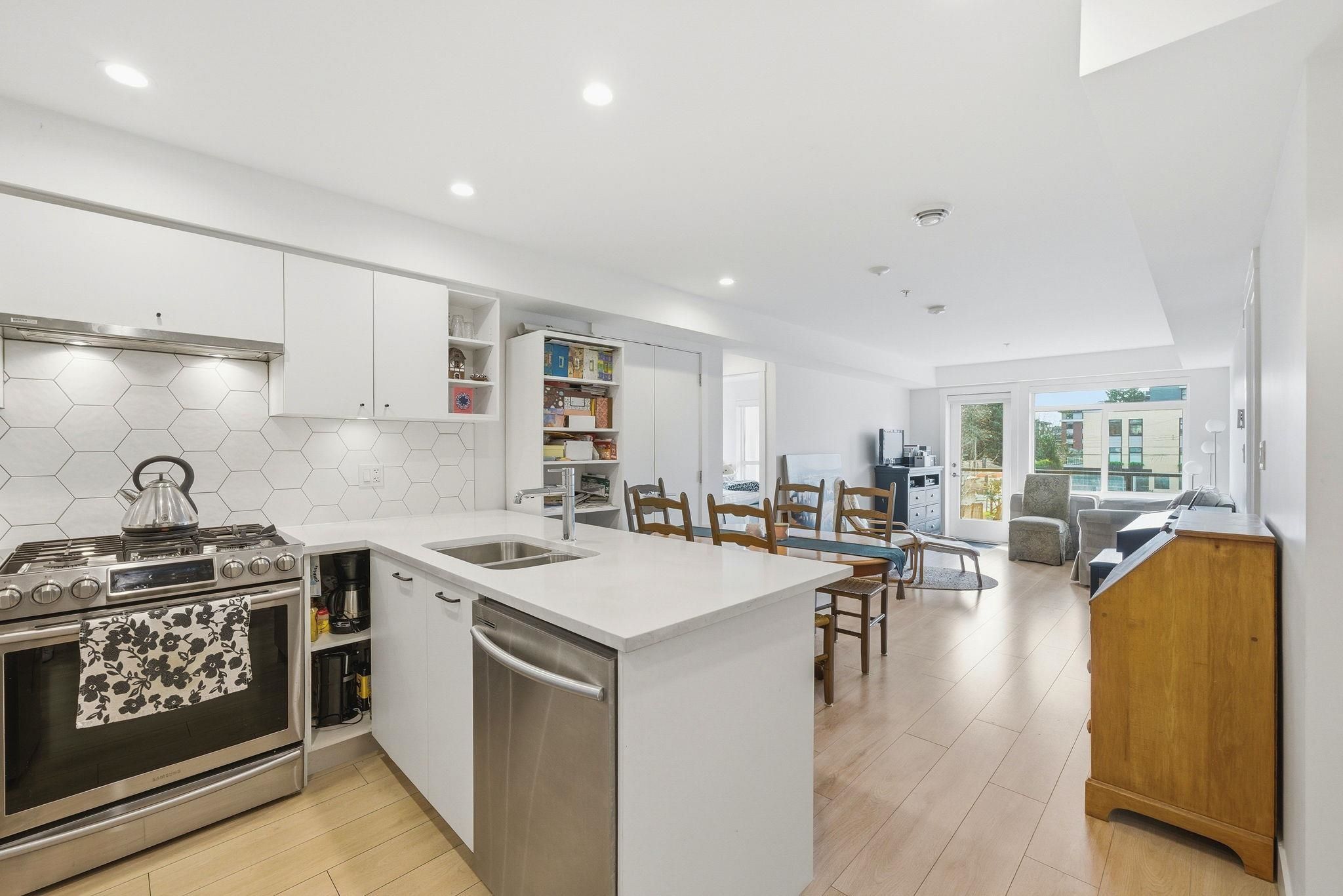 Apartment for sale in North Vancouver, North Vancouver, 204 1519 Crown Street, 263124784 | Realtylink.org