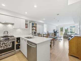 Apartment for sale in North Vancouver, North Vancouver, 204 1519 Crown Street, 263124784 | Realtylink.org