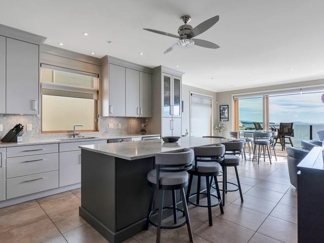 House for sale in White Rock, South Surrey White Rock, 15364 Victoria Avenue Street, 263126320 | Realtylink.org