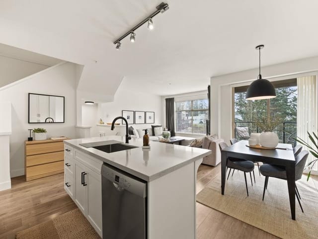 Townhouse for sale in Port Moody, Port Moody, 102 300 Panorama Place, 263126446 | Realtylink.org