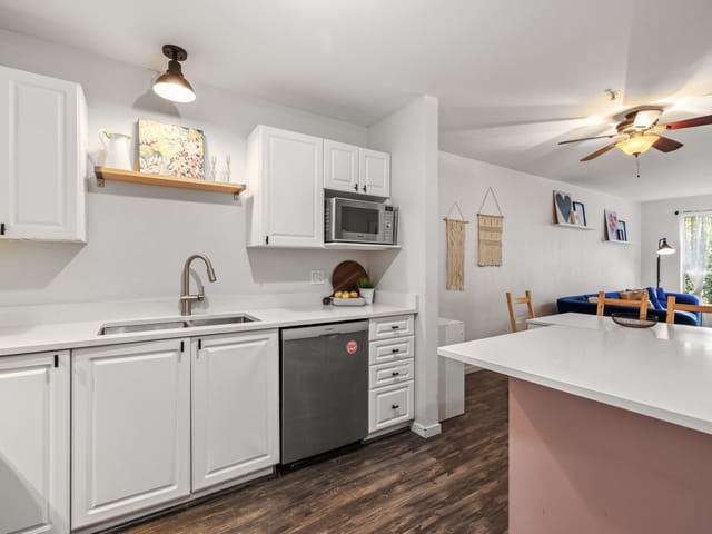 Apartment for sale in Port Coquitlam, Port Coquitlam, 208 2551 Parkview Lane, 263126784 | Realtylink.org