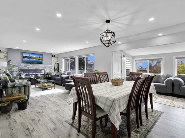 House for sale in Surrey, South Surrey White Rock, 14704 16a Avenue, 263126841 | Realtylink.org