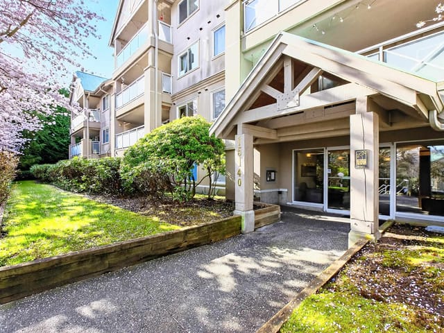 Apartment for sale in Surrey, South Surrey White Rock, 205 15140 29a Avenue, 263127030 | Realtylink.org