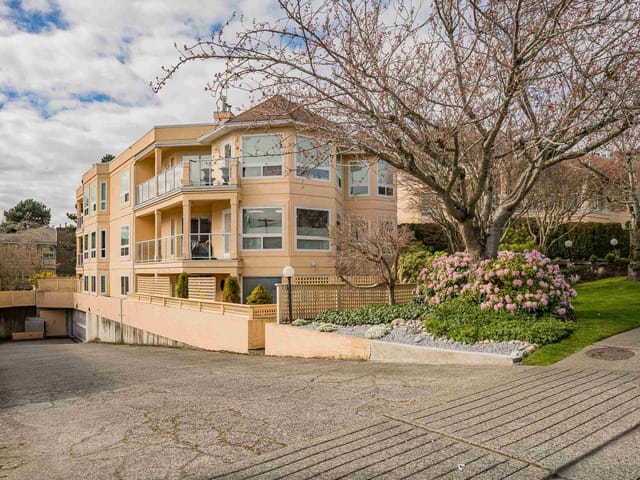 Apartment for sale in White Rock, South Surrey White Rock, 204 1255 Best Street, 263127344 | Realtylink.org