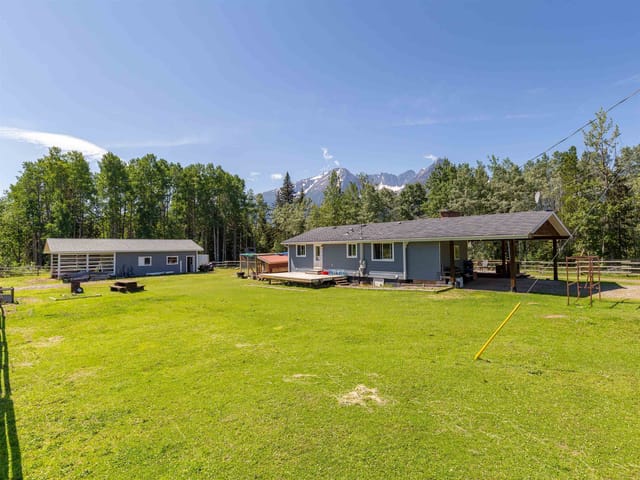 House for sale in Smithers, Smithers And Area, 5933 Raceway Road, 263128062 | Realtylink.org