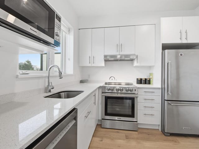 Apartment for sale in North Vancouver, North Vancouver, 405 2137 Chesterfield Avenue, 263128277 | Realtylink.org