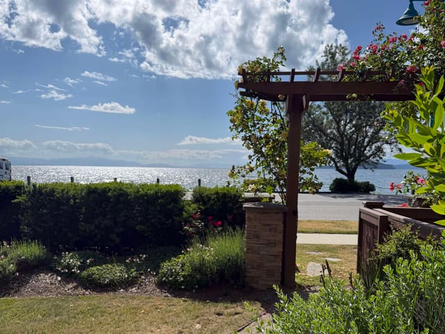 Apartment for sale in Sechelt, Sunshine Coast, 105 5160 Davis Bay Road, 263129377 | Realtylink.org