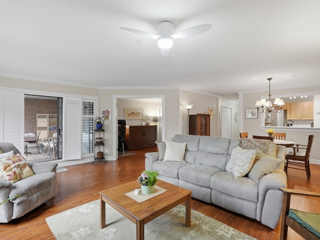 Apartment for sale in Surrey, South Surrey White Rock, 109 15270 17 Avenue, 263129440 | Realtylink.org