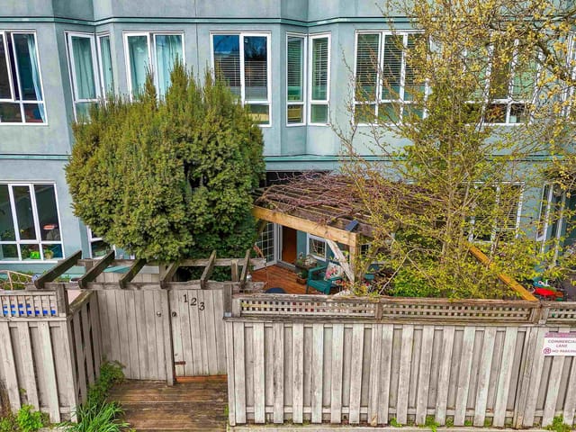 Townhouse for sale in Vancouver, Vancouver West, 123 3440 W Broadway, 263129647 | Realtylink.org