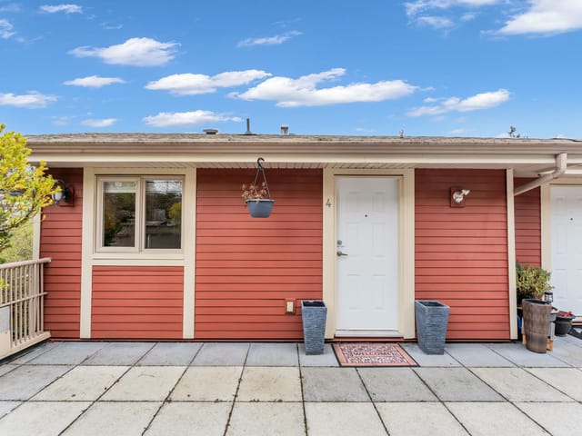 Townhouse for sale in White Rock, South Surrey White Rock, 4 14921 Thrift Avenue, 263129695 | Realtylink.org