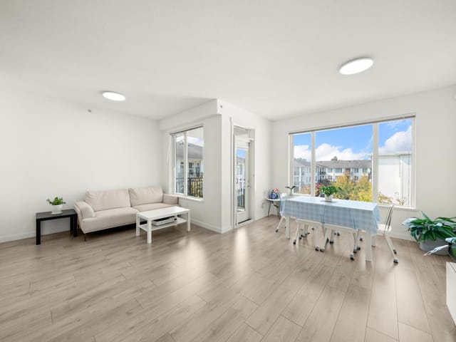 Apartment for sale in Richmond, Richmond, 438 9388 McKim Way, 263130099 | Realtylink.org