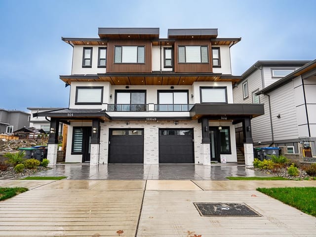 1/2 Duplex for sale in Surrey, South Surrey White Rock, 101 16649 18a Avenue, 263130104 | Realtylink.org