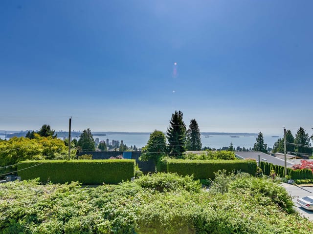 House for sale in West Vancouver, West Vancouver, 2365 Queens Avenue, 263130107 | Realtylink.org