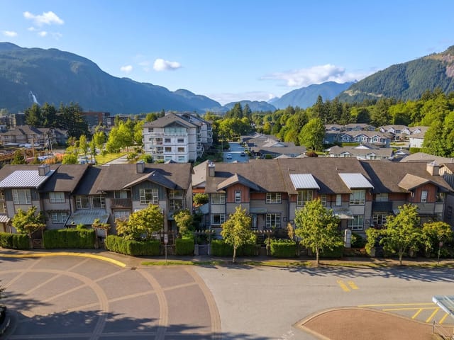 Townhouse for sale in Squamish, Squamish, 1212 Village Green Way, 263130174 | Realtylink.org