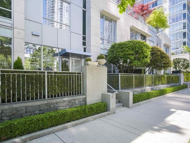 Townhouse for sale in Vancouver, Vancouver West, 410 Beach Crescent, 263130341 | Realtylink.org
