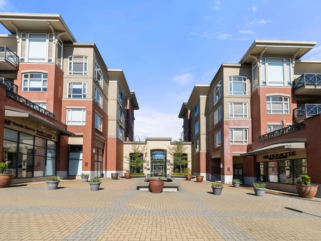 Apartment for sale in Surrey, South Surrey White Rock, 203 2970 King George Boulevard, 263131082 | Realtylink.org