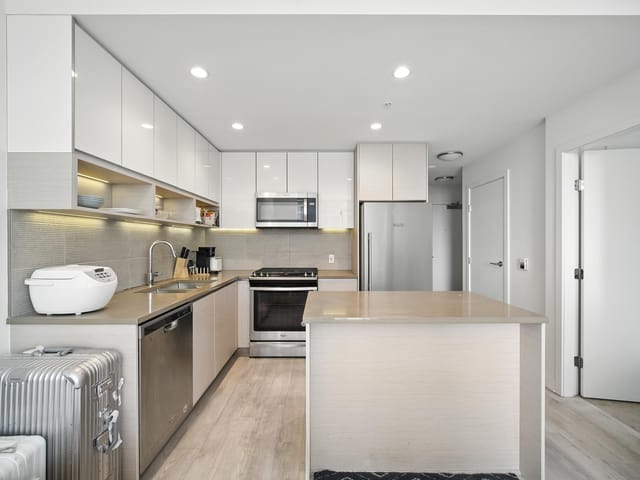 Apartment for sale in Burnaby, Burnaby North, 418 8850 University Crescent, 263131144 | Realtylink.org